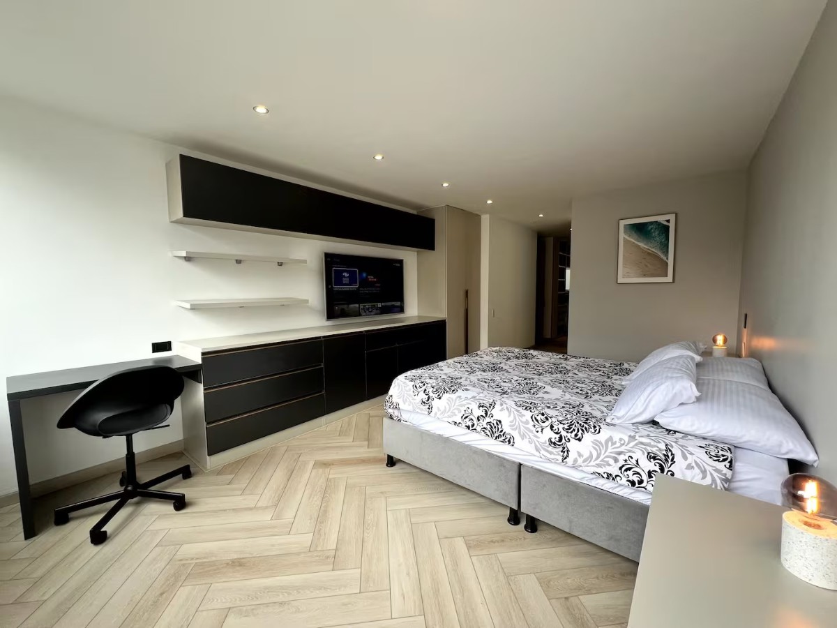 Cra. 11a # 95-20, Chapinero, Bogotá, D.C., Bogotá, Bogotá, D.C., Colombia 4